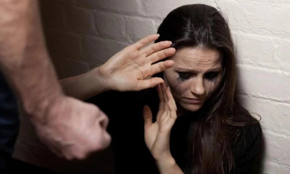 Ρέθυμνο: Άγριος ξυλοδαρμός 31χρονης από τον σύζυγό της-Την έσωσε το παιδί τους που κάλεσε την αστυνομία